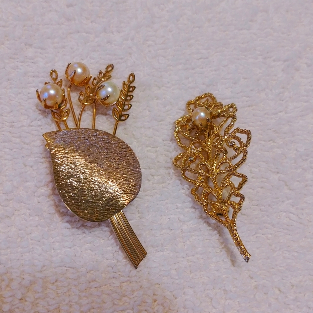 Vintage Brooches. X2. Delicate. Faux Pearl. Leaf. Wheat. Gold tones.
